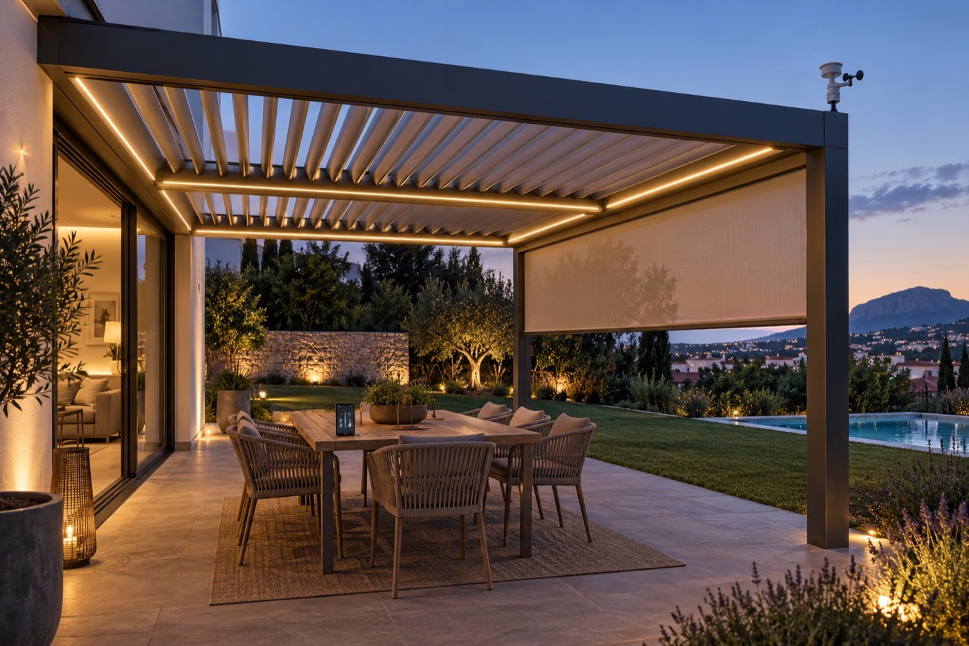 Pérgola bioclimática con lamas orientables, iluminación LED, toldo vertical y sensor de viento
